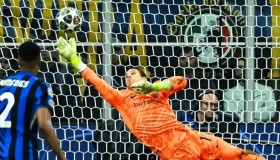 拜仁胜利启示：曼联对阵切尔西的快速反击与防守阵型策略